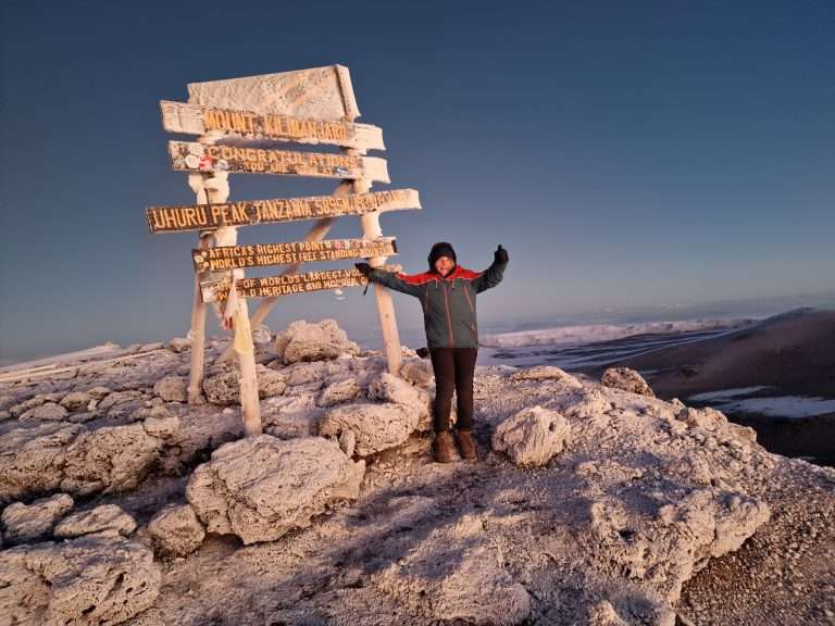 Dr. Kerstin Stachel auf dem Anzeige Kilimanjaro.
