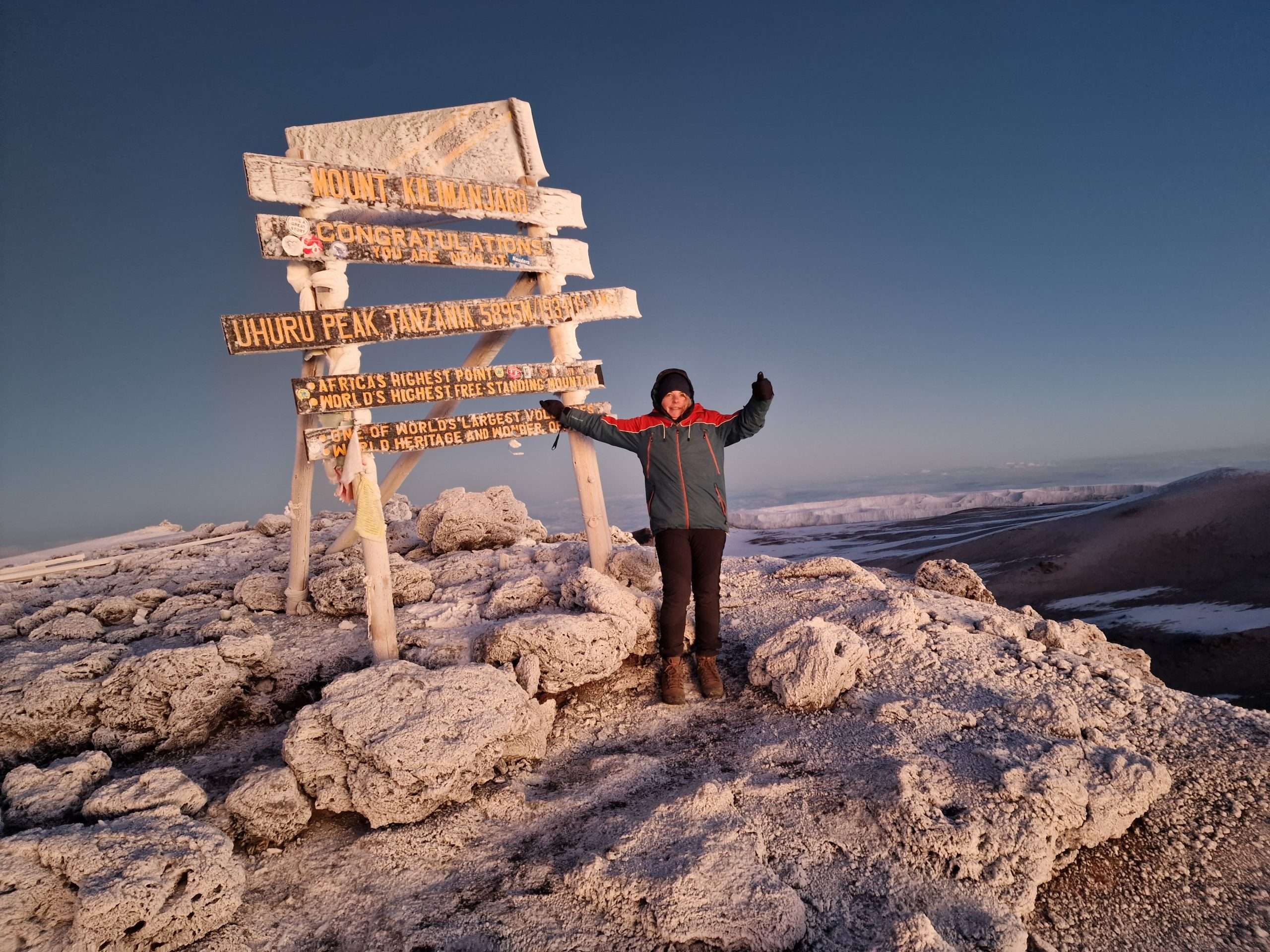 Dr. Kerstin Stachel auf dem Anzeige Kilimanjaro.