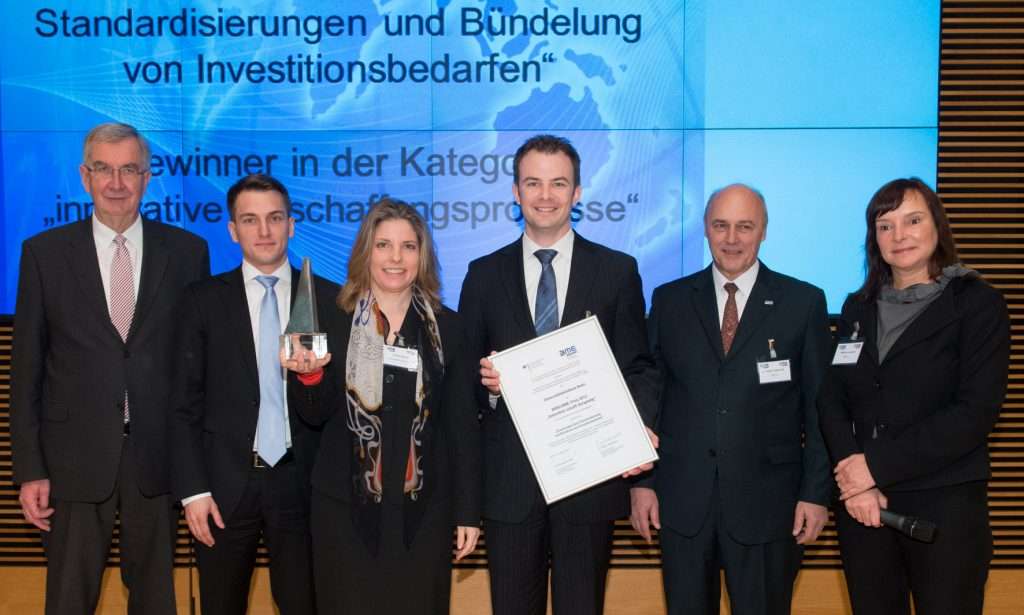 Preisverleihung: - (v. li): Ernst Burgbacher, Staatssekretär im BMWI; Daniel Feise, Abteilungsleiter Personalcontrolling UKB, Dr. Kerstin Stachel, Bjoern Polan, Abteilungsleiter Zentraler Einkauf UKB, Dr. Holger Hildebrandt, Hauptgeschäftsführer BME und Martina Junclaus, Justiziarin/Leiterin BME-Sektion Öffentlicher Auftraggeber;
© Ingo Schwarz, Starface