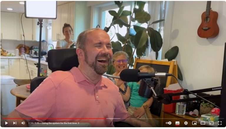 Ein ALS-Patient kann dank künstlicher Intelligenz und einer Sprachneuroprothese wieder sprechen.